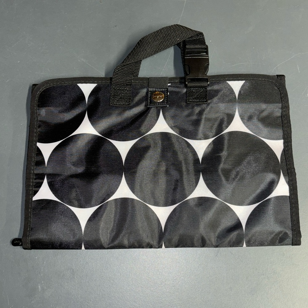 NWOT Thirty One hanging travel bag